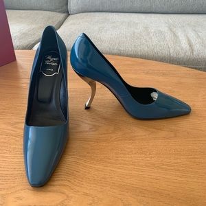 BRAND NEW!! Roger Vivier Virgule Pump